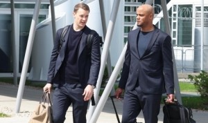 图片报：拜仁全队返回慕尼黑时神情严峻，仅埃贝尔一人露出笑容