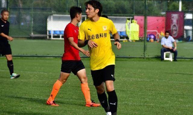 星空体育官网-曝川足陷欠薪罢训风波 矛盾激化老将汪嵩处境尴尬