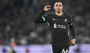 阿诺德是什克特尔后，首位在英超替补出战打入制胜球的利物浦后卫