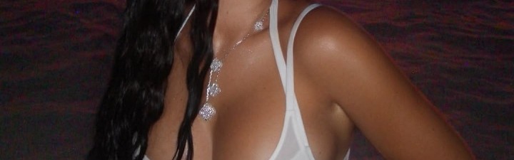 星空体育在线登录-大秀好身材！乔治娜社媒晒照，在红海海边奔跑