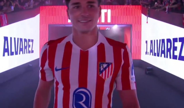 星空体育官方入口-气氛热烈！马竞举办迎新之夜活动，球迷们高呼阿尔瓦雷斯名字