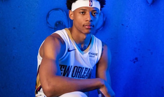 鹈鹕官方ins晒出今年新秀定妆照：费尔斯，奎因入镜